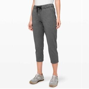 Lululemon On the Fly Crop Joggers Pants Size‎ 8 Gray Activewear Woven 23"